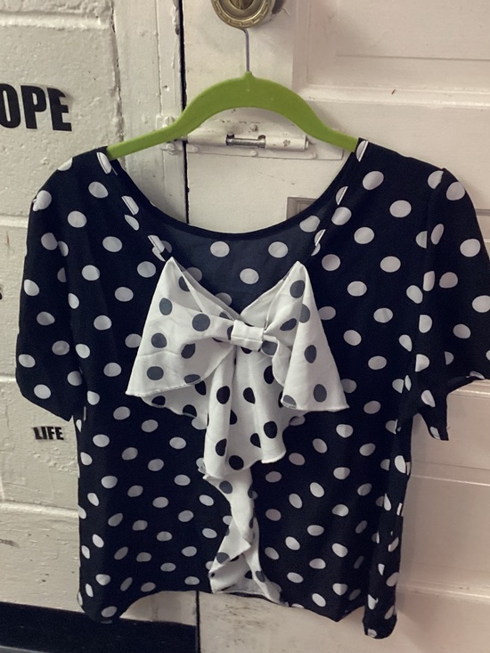 BLACK / WHITE POLKA DOT wrinkle free blouse Tops - Ladie polka dot blouse. LOVELY SEE MEASUREMENTS